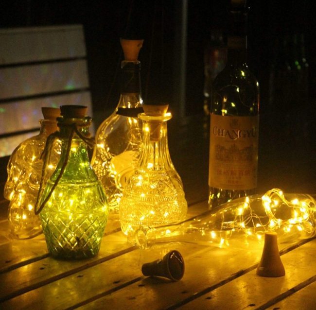LED lemputės su saulės kolektoriumi kamštyje