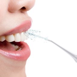 Tarpdančių irigatoriaus naudojimas dantims